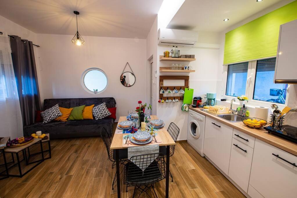 Lemon Garden Stylish Private Apartment Kalamata Exterior foto