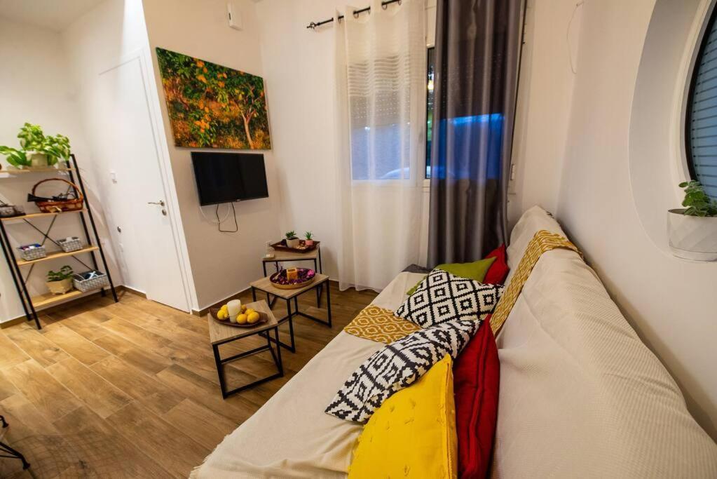 Lemon Garden Stylish Private Apartment Kalamata Exterior foto